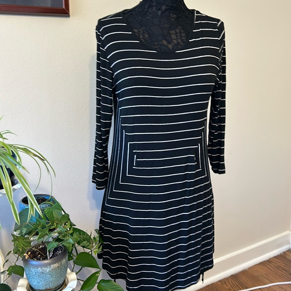 COMFY USA Black and White Knit Dress